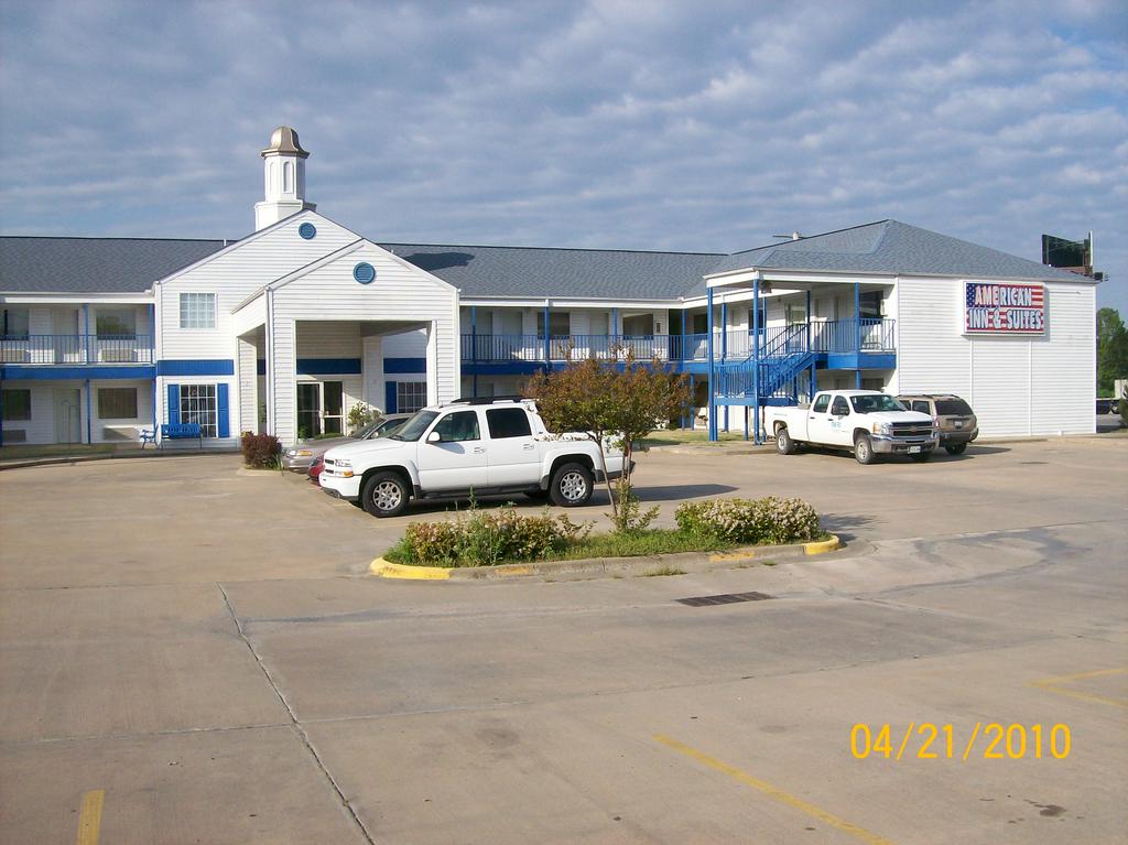 American Inn & Suites White Hall AR